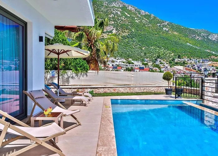 3 Bedroom Seaview With Private Pool Hot Tub *