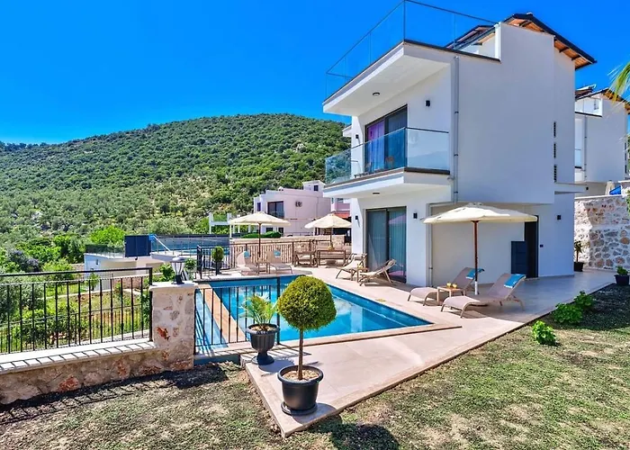 3 Bedroom Seaview With Private Pool Hot Tub Villa *