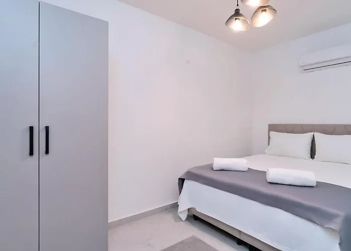 3 Bedroom Seaview With Private Pool Hot Tub *