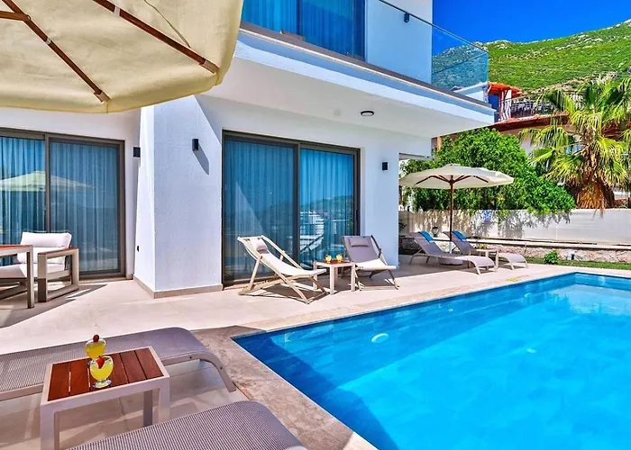 3 Bedroom Seaview With Private Pool Hot Tub