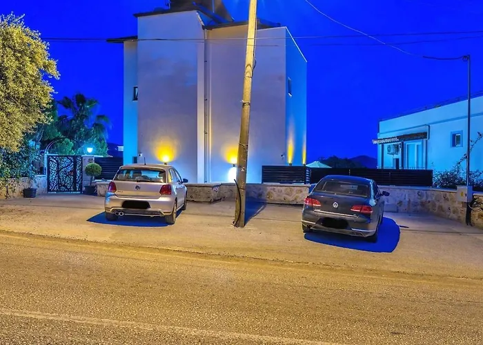 3 Bedroom Seaview With Private Pool Hot Tub Villa