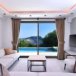 3 Bedroom Seaview With Private Pool Hot Tub Villa *