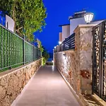 3 Bedroom Seaview With Private Pool Hot Tub