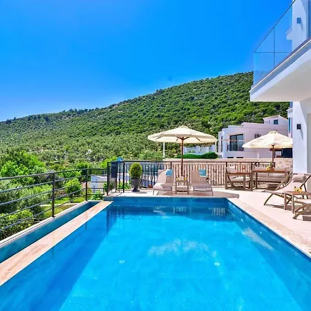 3 Bedroom Seaview With Private Pool Hot Tub וילה