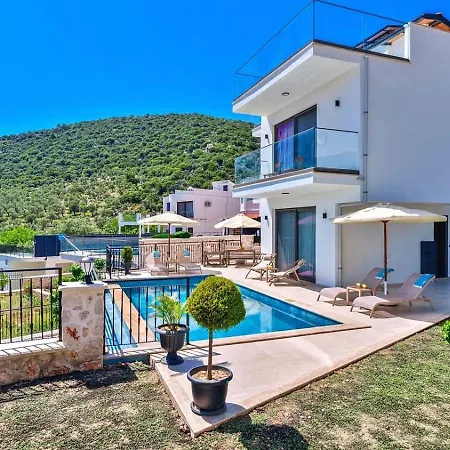 3 Bedroom Seaview With Private Pool Hot Tub וילה *