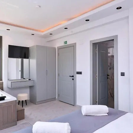 3 Bedroom Seaview With Private Pool Hot Tub וילה קלקן