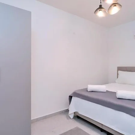 3 Bedroom Seaview With Private Pool Hot Tub *