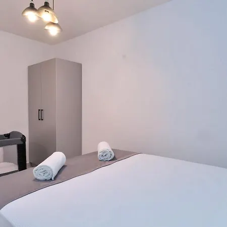3 Bedroom Seaview With Private Pool Hot Tub