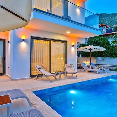 3 Bedroom Seaview With Private Pool Hot Tub *