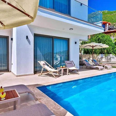 3 Bedroom Seaview With Private Pool Hot Tub